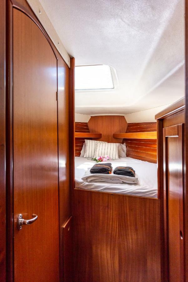 Hotel Sail Boat To Sleep Sant Adrià de Besòs Exterior foto