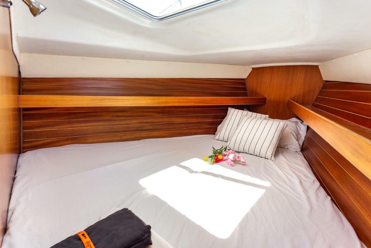 Hotel Sail Boat To Sleep Sant Adrià de Besòs Exterior foto