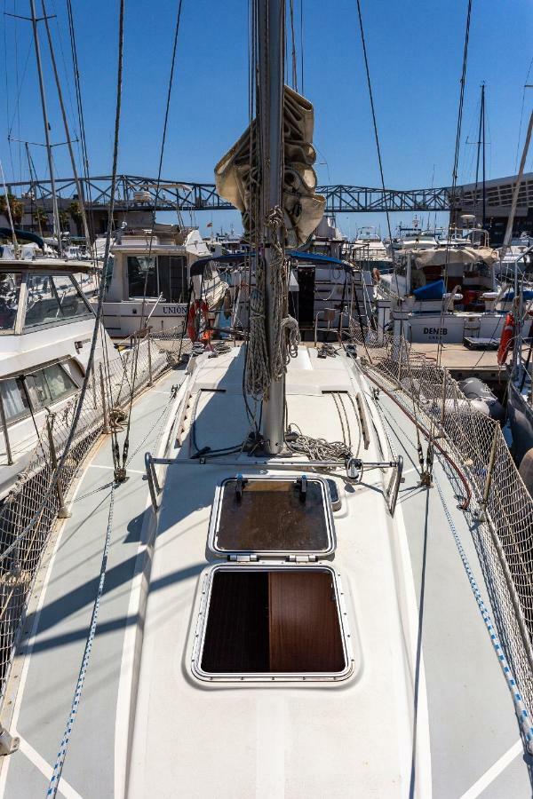 Hotel Sail Boat To Sleep Sant Adrià de Besòs Exterior foto
