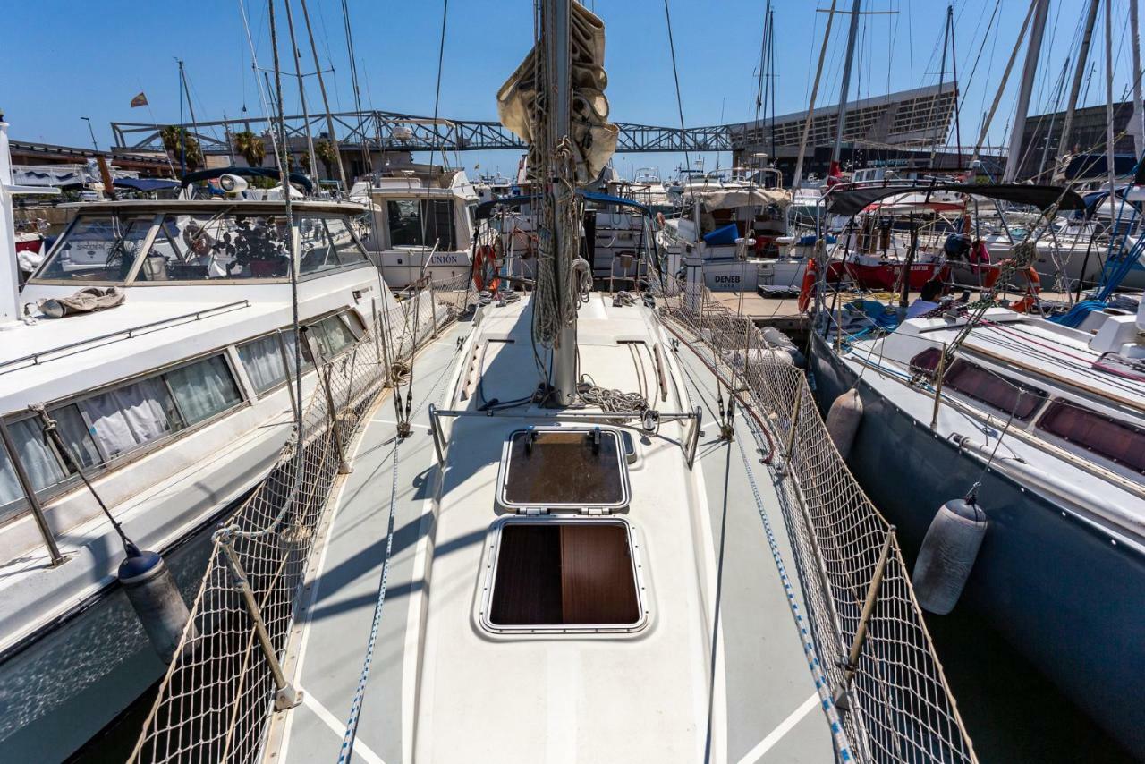 Hotel Sail Boat To Sleep Sant Adrià de Besòs Exterior foto